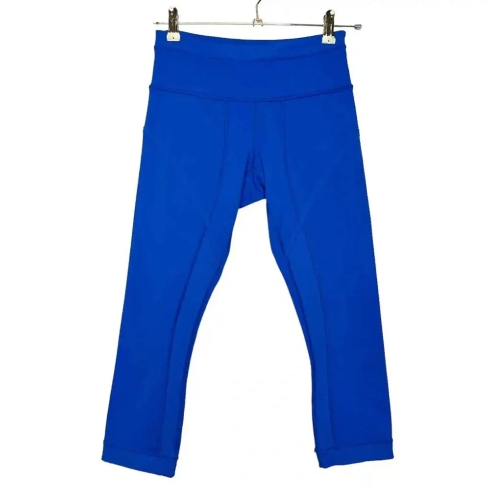 LULULEMON Roll Out Crop‎ in Baroque Blue. Size 4